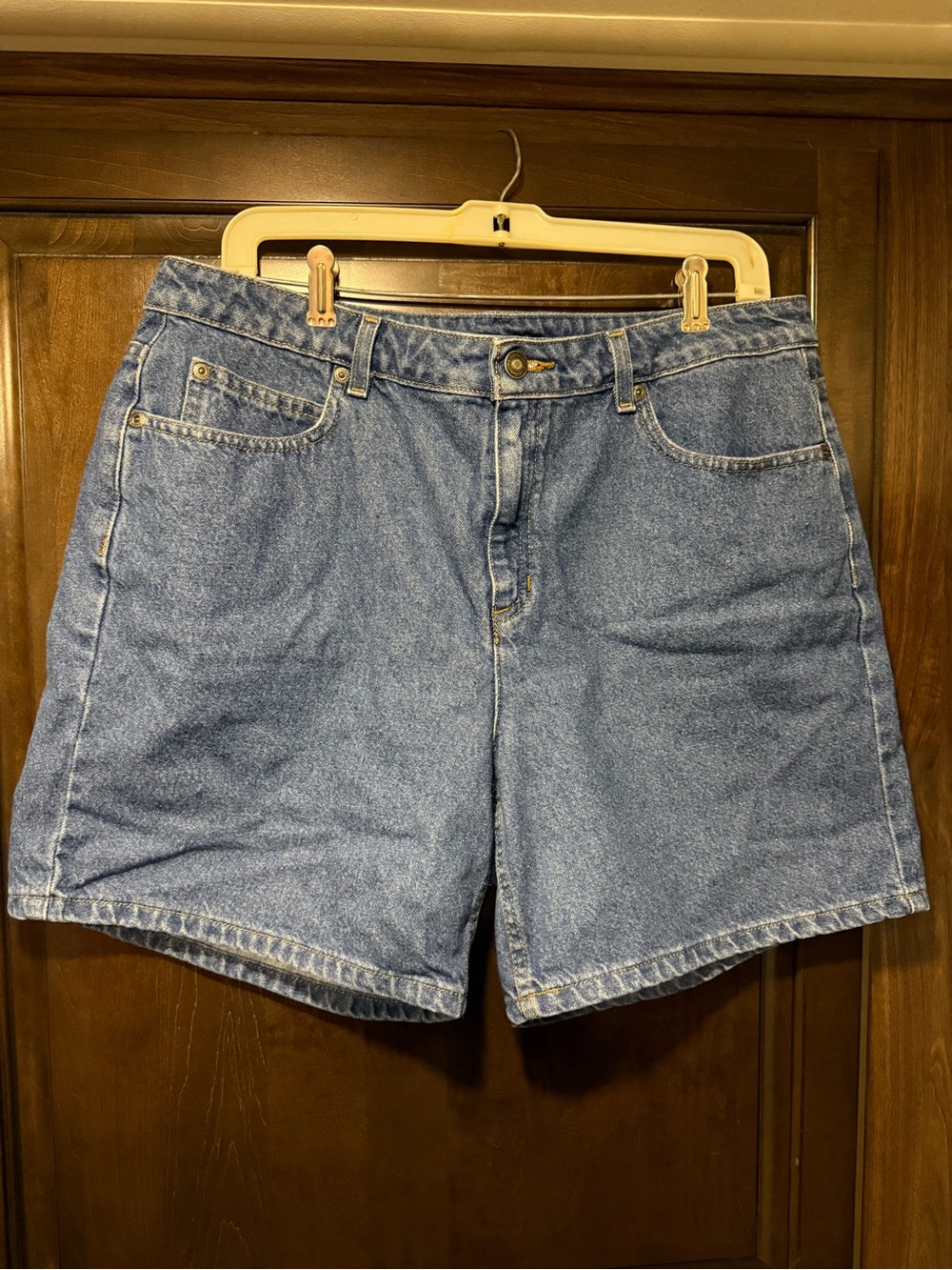 Liz Claiborne Mid-Rise Blue Denim Shorts
